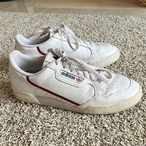 adidas Continental 80, US Men’s 8 (women’s 10)
White Scarlet Navy